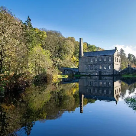 Modern River View Mytholmroyd Apartment Exterior photo