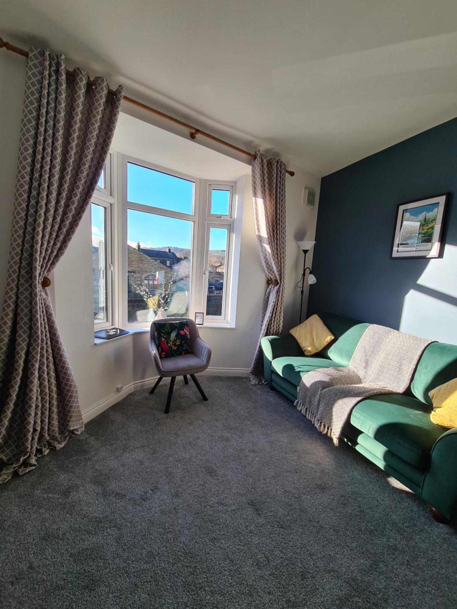 Modern River View Apartment Mytholmroyd